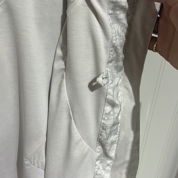 Amazing condition RARE lululemon jacket - Picture 10 of 10